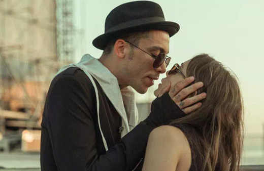 Can Bonomo, Öykü Karayel aşka geldi! Maskesiz çift birbirlerini öpmeye doyamadı