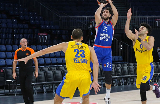 Anadolu Efes, sahasında Maccabi'yi mağlup etti