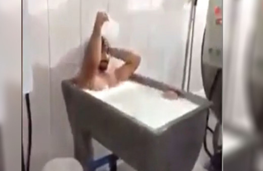 Konya'da süt banyosu yapan şahıslar tutuklanarak cezaevine gönderildi