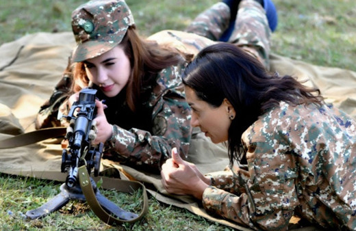 Paşinyan'ın eşi kadın asker yetiştiriyor! Karabağ'da çatışacaklar