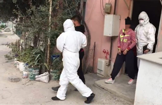 Firari çift filyasyon ekibinin jandarma olduğunu kelepçe takılınca anladı