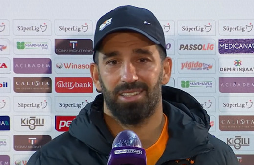 Galatasaray formasıyla 9 sene sonra gol atan Arda Turan gözyaşlarını tutamadı