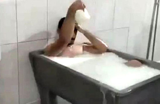 Konya'da süt banyosu yapan çalışandan iğrenç 'iç çamaşırı' savunması