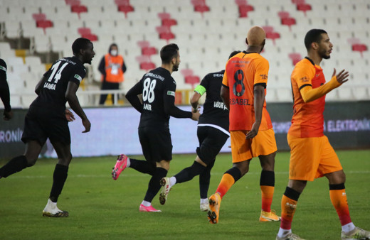 Sivasspor Galatasaray maçı sonrası ilginç çıkış: Bir penaltı daha vardı