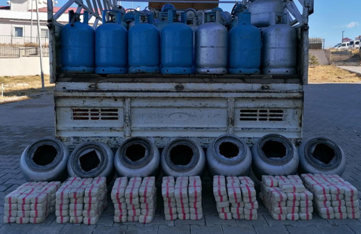 Van'da mutfak tüplerinde ele geçirildi! Kilo kilo çıktı