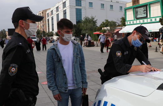 Sultanbeyli'de maske, mesafe ve izolasyon kurallarına uymayanlara 1 milyon 595 bin lira ceza kesildi