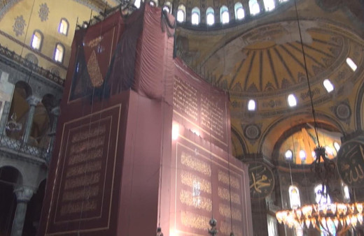 Ayasofya'da 7 yıldır bulunan iskelenin sökülmesiyle 'Serafim Meleği' kendini gösterdi