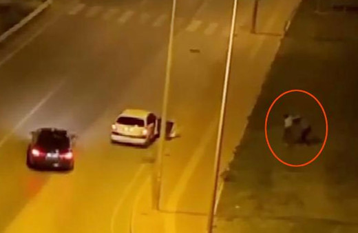 Antalya'da yaşandı! Bir kadın tartıştığı erkeği tokatlayıp, tartakladı