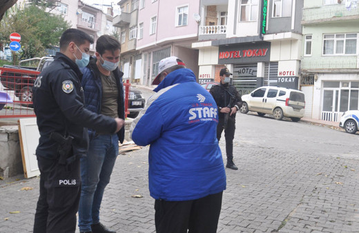 Maske takmadı polise 'kimliğim yok' dedi emniyete davet edilince bakın ne yaptı!