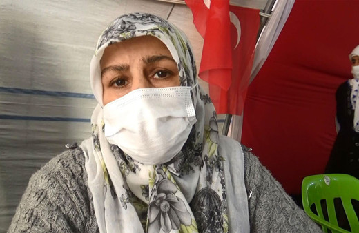 Evlat nöbetindeki anne: Oğlum sen hafızlık öğrencisiydin Allah’ın yoluna dön