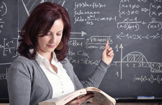 Öğretmenler günü hediye fikirleri erkek öğretmene ne alınır?