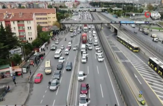 Atatürk'e saygı için İstanbul'da trafik durdu! Herkes aracından indi