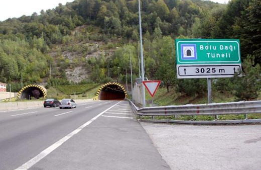 Türkiye'nin önemli geçiş güzergahlarından! Bolu Dağı Tüneli 28 gün sonra trafiğe açıldı