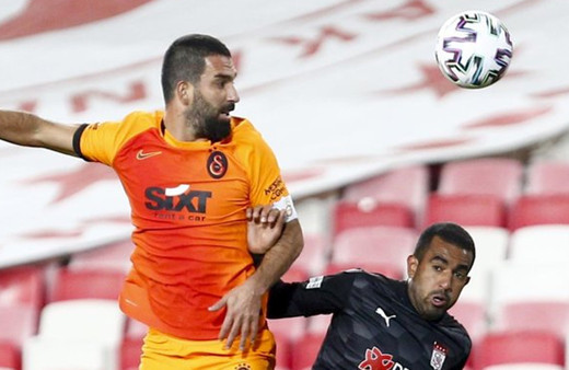 Galatasarar'ın hocası Fatih Terim'den Arda Turan'a görev