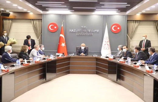 Hazine ve Maliye Bakanı Lütfi Elvan yemin ederek göreve başladı! İşte ilk mesajları