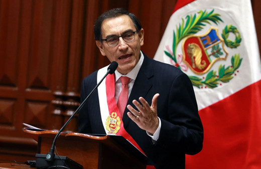 Peru'da Kongre, Devlet Başkanı Martin Vizcarra'yı görevinden azletti