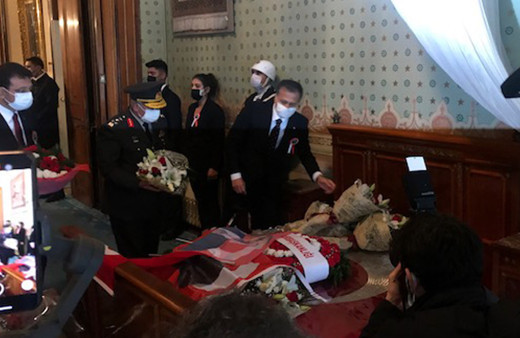 İstanbul Valisi Ali Yerlikaya'dan 10 Kasım nedeniyle Dolmabahçe'ye ziyaret