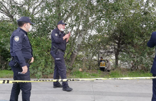 Esenyurt'ta ağaçlık alanda erkek cesedi bulundu