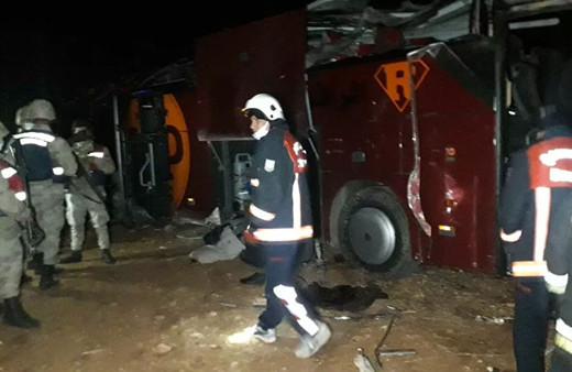 Şanlıurfa'da otobüs şarampole devrildi: 32 yaralı var