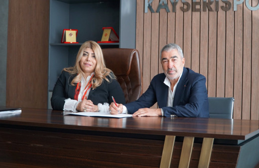 Samet Aybaba sözleşmeye imzayı attı