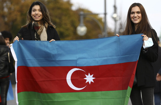 Avrupa'nın göbeğinde zafer konvoyu! Azerbaycan'ın Dağlık Karabağ başarısı kutlandı