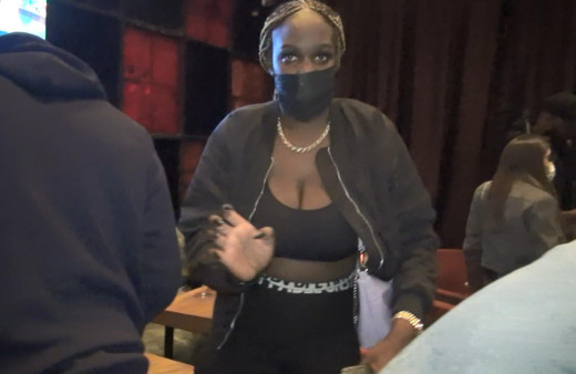 'Miss Uganda' kadınları bu sefer de denetim yapılan eğlence mekanında ortaya çıktı