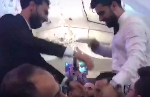 Liverpool'un yıldızı Muhammed Salah kardeşinin düğününde koronaya yakalandı! İşte o anlar