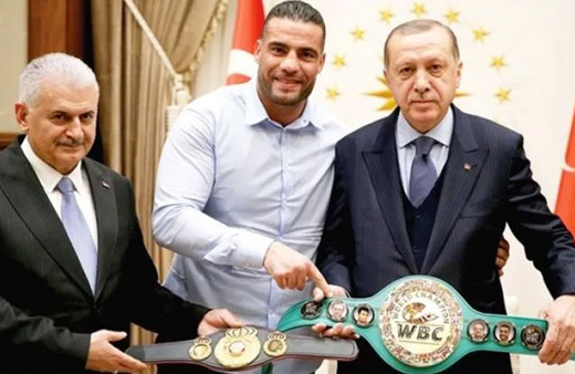 Müslüman dünya şampiyonu Mahmoud Charr Almanya'da aşiret savaşlarını durdurdu