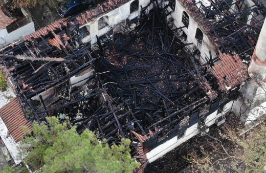 Dün alev alev yandı! Vaniköy Camii'nin son hali havadan görüntülendi