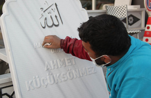 Konya'da mezar ustasının ilginç notu! İstanbul'dan telefonla aradılar