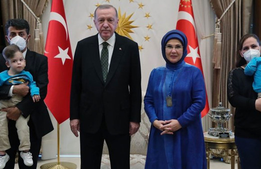 Erdoğan Dr. Owase Jeelani ve ameliyatlarını gerçekleştirdiği siyam ikizlerini kabul etti