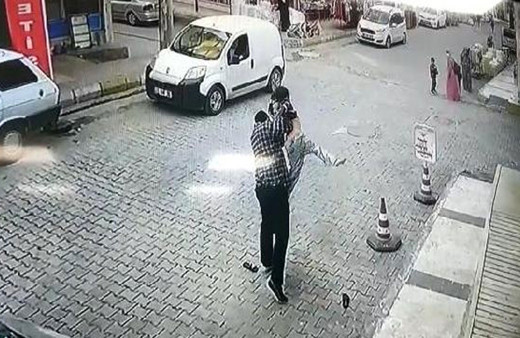 İnfial yaratmıştı! Şanlıurfa'da esnafın dövüp yere çarptığı çocuğa destek sağlanacak