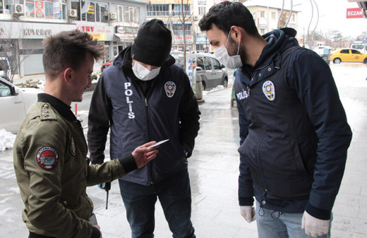 20 yaş altında olanlar saat kaçla kaç arasında sokağa çıkacaklar?