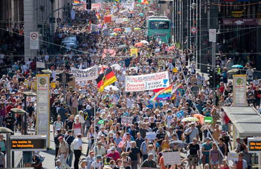 Berlin'de protesto! Koronavirüs yasakları Almanları sokağa döktü