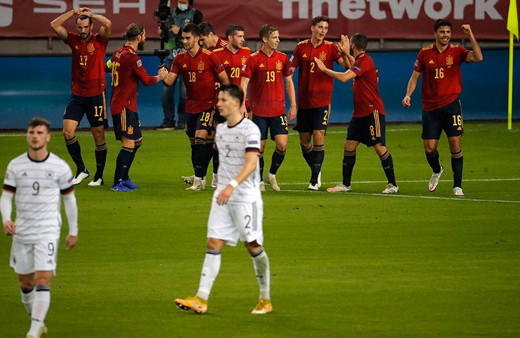 İspanya, Almanya'yı sahadan sildi gol şov yaptı