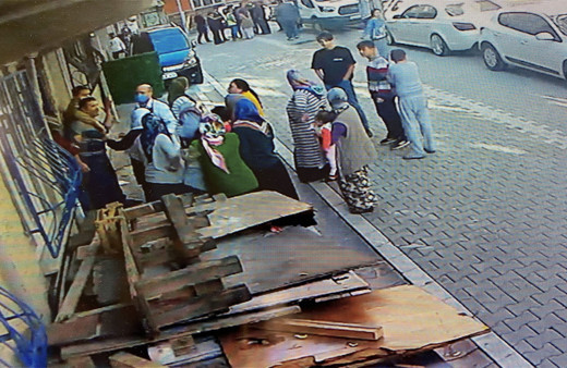 Esenyurt’ta baz istasyonu yüzünden tekme tokat kavga