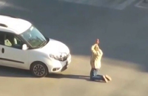 Antalya'da cadde ortasında kimse ne yaptığına anlam veremedi
