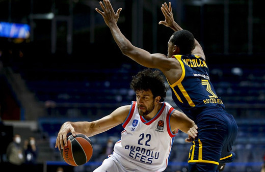 Anadolu Efes, Rusya'da farklı kazandı