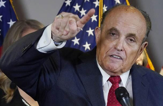 Trump’ın avukatı Rudy Giuliani'nin basın toplantısında zor anları!