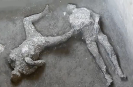 Bin 950 yıl önce yanardağ küllerinde yanmış iki insan cesedi bulundu! Köle ve efendisi