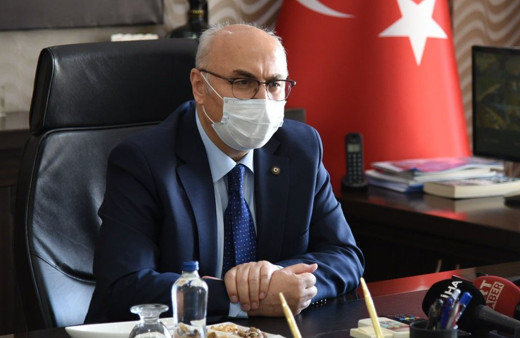 İzmir Valisi Yavuz Selim Köşger'in koronavirüs testi pozitif çıktı