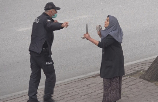 Konya'da 'masaya servis' ısrarında tartışma! Taşlar ve sopalar havada uçuştu
