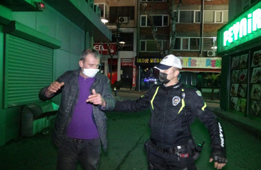 Sokağa çıkma yasağını delip tehdit etti 10 dakika içerisinde 4 farklı ceza yedi