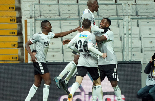 Beşiktaş'ın 37'lik delikanlısı Atiba'nın aldığı ücret şaşırttı