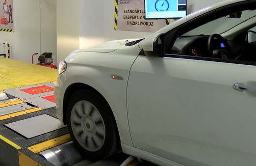 Kayseri'de satın aldığı otomobilin iki araçla birleştirildiğini ekspertiz raporu ile öğrendi