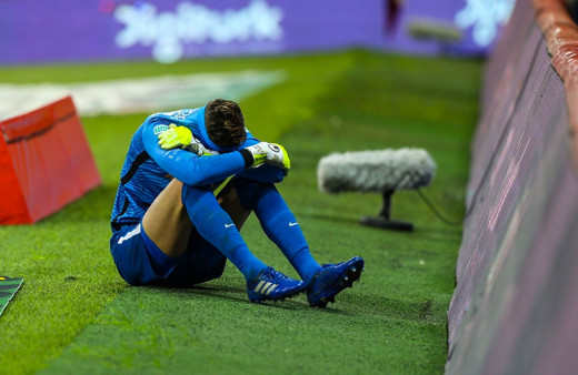 Galatasaray'a geçit vermeyen Lung gözyaşlarıyla sahayı terk etti