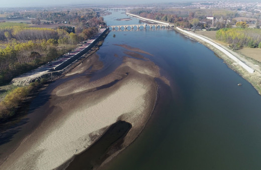 90 yıldır böylesi görülmedi! Bulgaristan ve Edirne'deki kuraklık Meriç'te kum adacığı oluşturdu