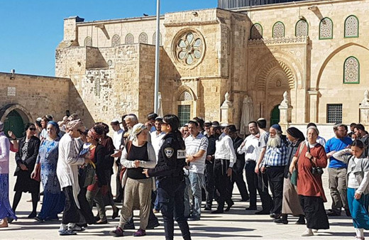 İsrail polisi korumasındaki 130 fanatik Yahudi'den Mescid-i Aksa'ya baskın