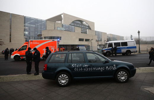 Almanya'da büyük panik! Başbakanlık binasına saldırı girişimi