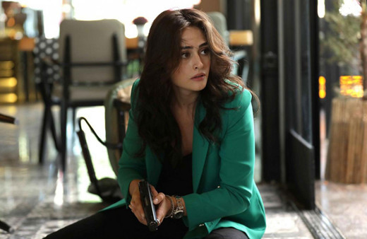 Show TV Ramo yıldızı Esra Bilgiç oyunculuğu bırakıyor mu avukatlığa hazırlanıyor